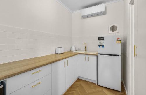 Glenelg Hotel | Taft Apartments