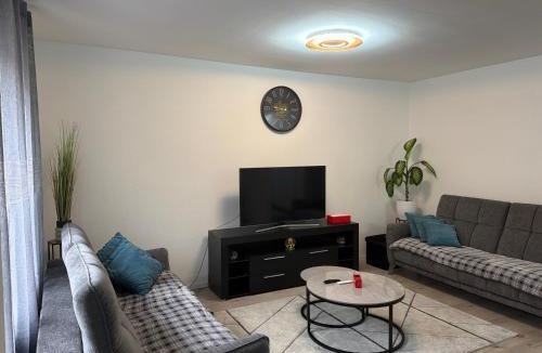Le Locle Apartment | Tahir Flat