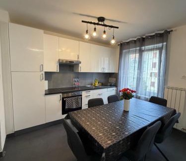 Le Locle Apartment | Tahir Flat