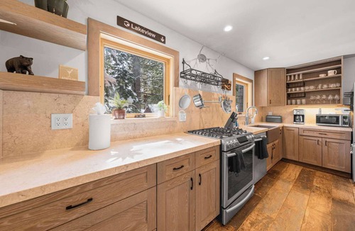 Talmont House | Tahoe City Retreat - For 8!