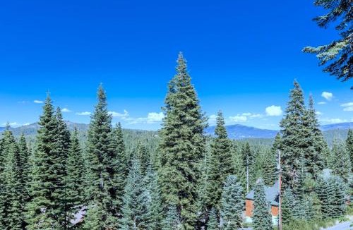 Truckee House | Tahoe Donner Luxury, Sleeps 14, Hot tub, 3100 sqft