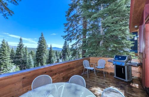 Truckee House | Tahoe Donner Luxury, Sleeps 14, Hot tub, 3100 sqft