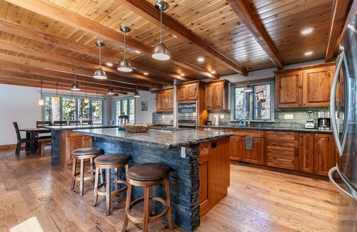 Carnelian Woods House | Tahoe Dreamer by Tahoe Getaways - Pet Friendly 4 BR Game Room + Walk to Lake!