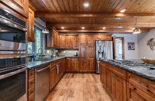 Carnelian Woods House | Tahoe Dreamer by Tahoe Getaways - Pet Friendly 4 BR Game Room + Walk to Lake!