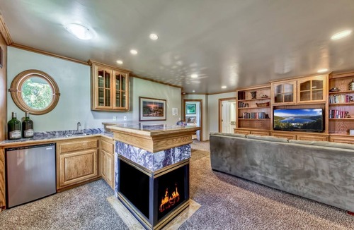 Tahoe Keys House | Tahoe Keys Breeze - On Water w/Boat Dock, Hot Tub