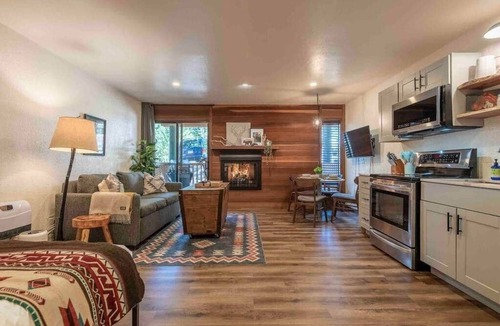 Kingswood Estates Apartment | Tahoe Kings Beach Studio Pool, Hot Tub & Sauna SUP
