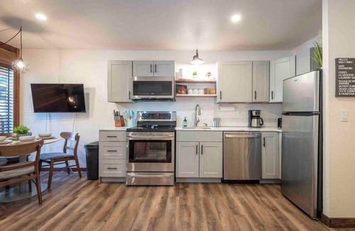 Kingswood Estates Apartment | Tahoe Kings Beach Studio Pool, Hot Tub & Sauna SUP