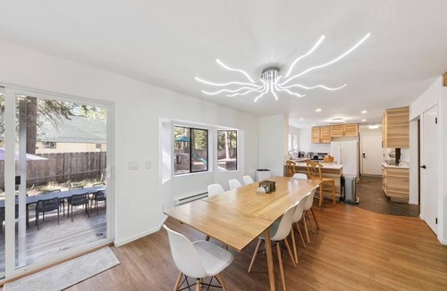 Christmas Valley House | Tahoe Luxury Mountain Escape 4BR 3BA+Hot Tub