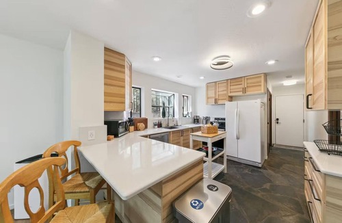 Christmas Valley House | Tahoe Luxury Mountain Escape 4BR 3BA+Hot Tub