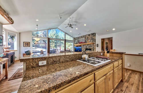 North Upper Truckee Cabin | Tahoe Pines Retreat: Hot Tub, Pool Table, Bunk Beds, Big Yard, Multiple Fireplaces