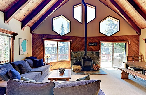 Kingswood Estates House | Tahoe Retreat: Amazing Locale Near Ski Slopes, Hiking & Lake
