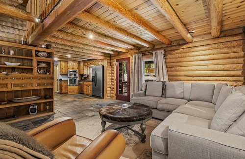 Truckee House | Tahoe Rustic Cabin | Hot Tub, Clubhouse Access, Near Golf Course, Lake & Trails