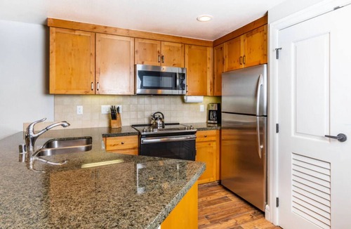 Lakeside Park Resort | Tahoe Ski Resort! At Heavenly Gondola: Spacious 2BR/2BA/Kitchen - Sleeps 8