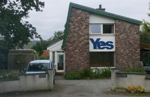 Ullapool Apartment | Taigh Sona easy access apartment with double bed