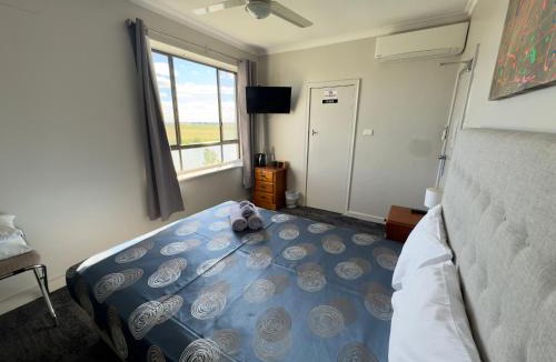 Seymour Hotel | Tailem Bend Riverside Hotel