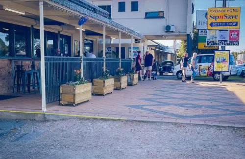 Seymour Hotel | Tailem Bend Riverside Hotel