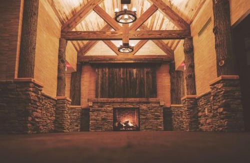 Altmar Hotel | Tailwater Lodge Altmar, Tapestry Collection By Hilton