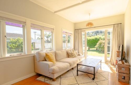 Surfdale House | Taimana Beach Front, Surfdale