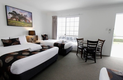 Bundaberg West Hotel | Takalvan Motel