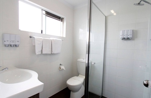 Bundaberg West Hotel | Takalvan Motel