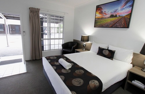 Bundaberg West Hotel | Takalvan Motel