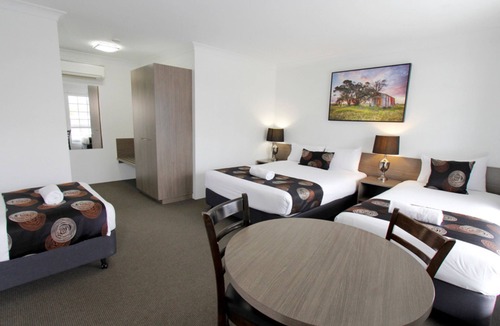 Bundaberg West Hotel | Takalvan Motel