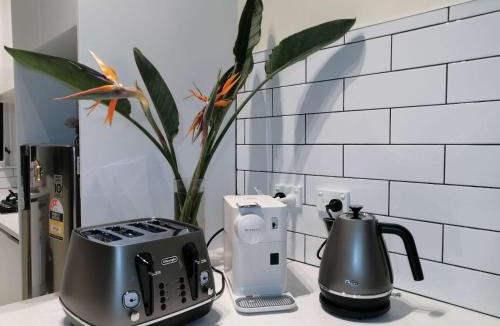 Takapuna House | Takapuna Centre 3B plus Netflix