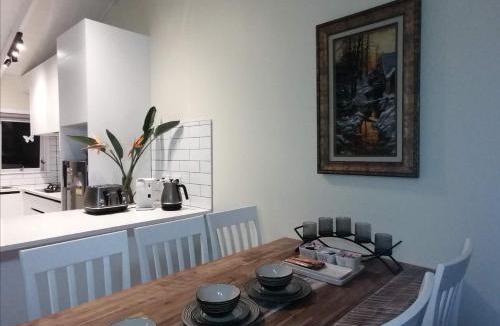 Takapuna House | Takapuna Centre 3B plus Netflix