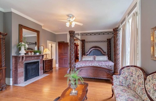Fairbury Hotel | Take 5 Rendezvous at Hoffman House, Fairbury-Entire Home