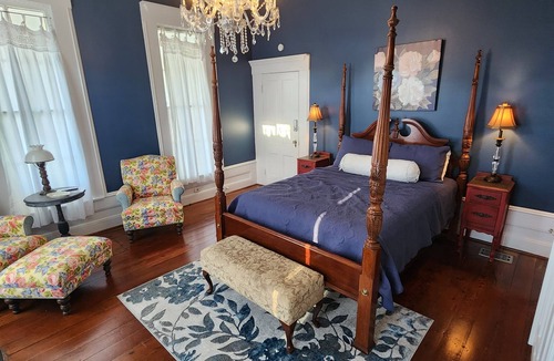 Jacksonville Bed & Breakfast | Take a trip back in time and stay at the Larissa House Inn!