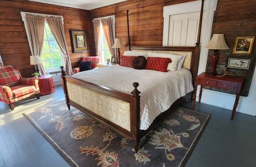 Jacksonville Bed & Breakfast | Take a trip back in time and stay at the Larissa House Inn!