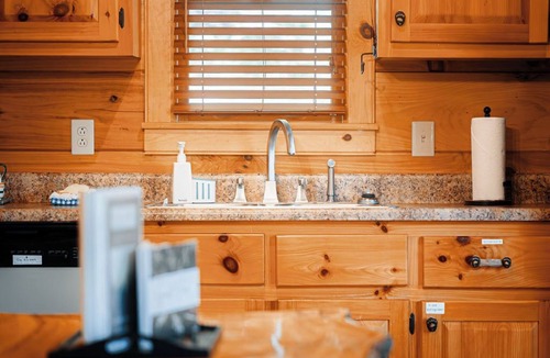 Piper Gap Cabin | Take in Nature @ Whispering Woods, Secluded and Stylish