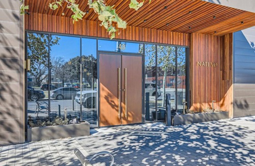 Rainey Street Historic District Apartment | Take in the views + 1BR + Rooftop pool