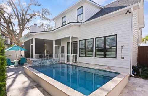 King City House | Take It Easy - 104 Gould Street