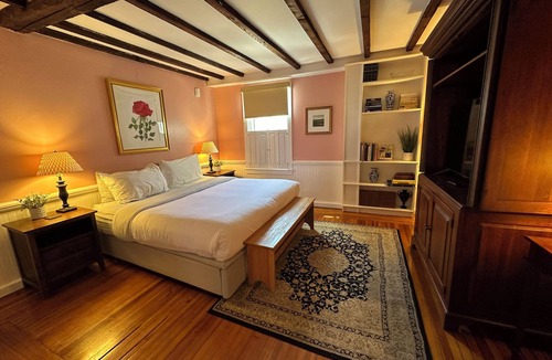 Newport Hotel | Take over this entire private historic Howland House, in the heart of downtown Newport—5BR/5BA inn sleeps 17 with king beds, pull-outs, full kitchen, ensuite baths, private patio, AC, TVs, Wifi and so much more! Steps to Thames Street, shops, wharfs