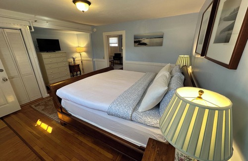 Newport Hotel | Take over this entire private historic Howland House, in the heart of downtown Newport—5BR/5BA inn sleeps 17 with king beds, pull-outs, full kitchen, ensuite baths, private patio, AC, TVs, Wifi and so much more! Steps to Thames Street, shops, wharfs