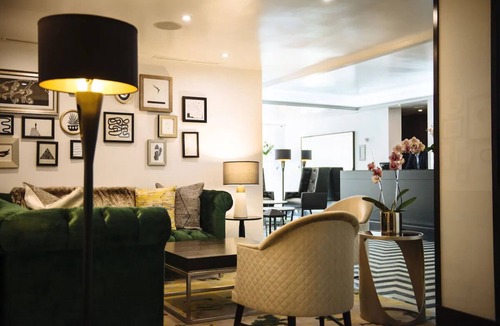 Norma Triangle Hotel | Take Pleasure in Los Angeles! 2 Modern Units! Striking City Views, Rooftop Pool!