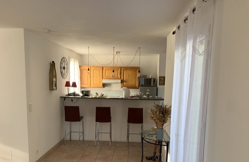 Entrechaux House | TALES HOUSE