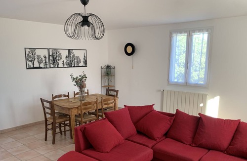 Entrechaux House | TALES HOUSE