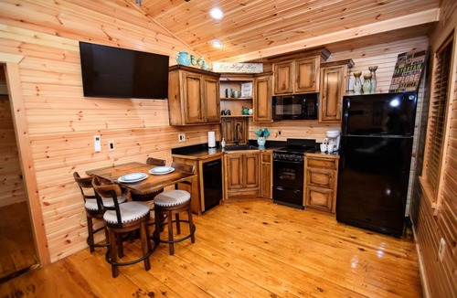 Hochatown Cabin | Tall Oaks- Broken Bow/Hochatown- 1bd
