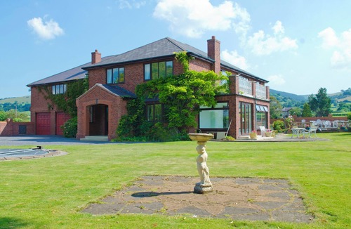 Llandyrnog Cottage | Tall Trees