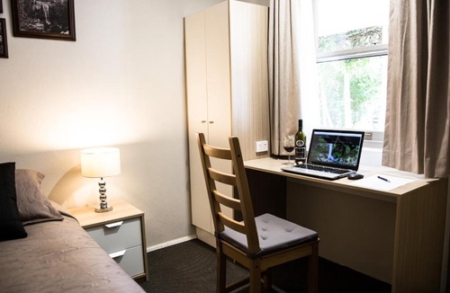 North Tamborine Hotel | Tall Trees Motel Mountain Retreat