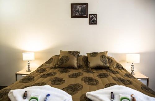North Tamborine Hotel | Tall Trees Motel Mountain Retreat