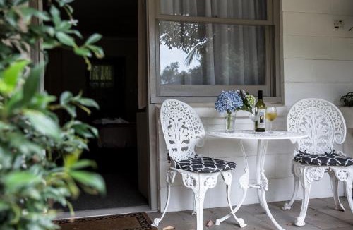 North Tamborine Hotel | Tall Trees Motel Mountain Retreat