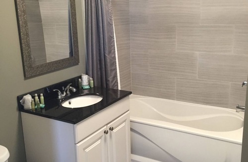 Saint Claude Hotel | TaLLboys Grill & Pub Motel