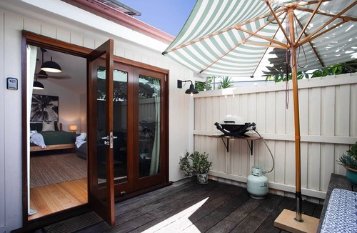 Suffolk Park House | Tallows Beach Studio, dog friendly, modern, quiet!