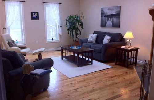 Hubbards House | Tallpines Bungalow