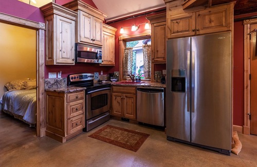 Sandpoint Hotel | Talus Rock Retreat