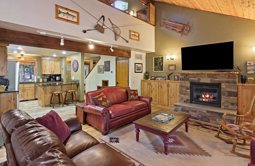 Deer Park House | Tamarack 8 - Cute & Fun! Updated, SHARC, Bikes, Hot Tub