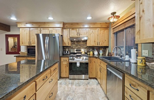 Deer Park House | Tamarack 8 - Cute & Fun! Updated, SHARC, Bikes, Hot Tub